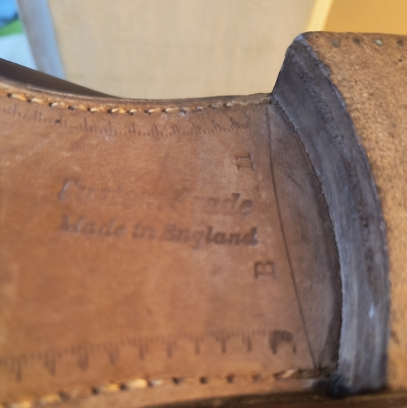 Classic English Handmade Church's Men's Tailored Oxfords - Picture 2 of 16